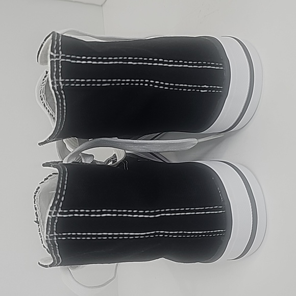 Unisex Canvas Sneakers, Size 6, Color Black and White - Picture 5 of 7